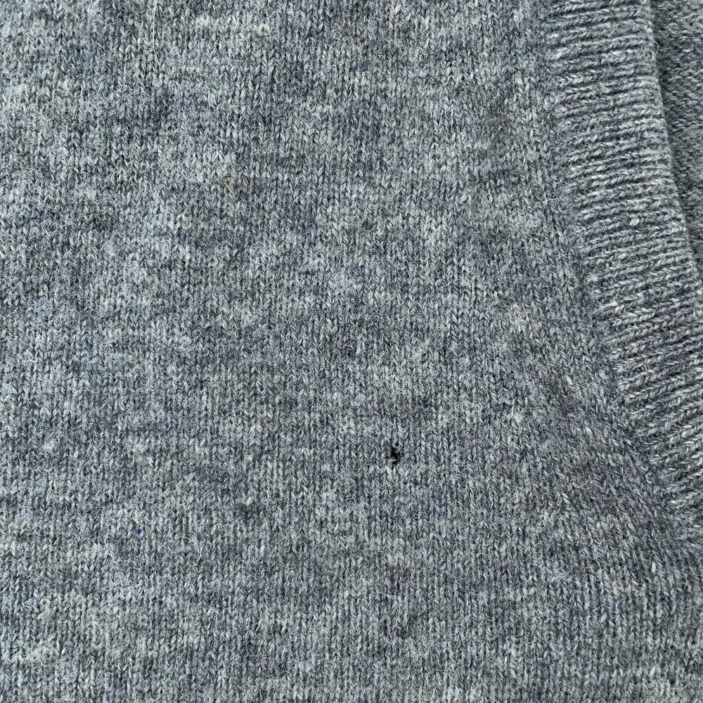 L.L. Bean Sweater Vest FITS S/M Gray 100% Lambswool Knit V Neck Made in England‎